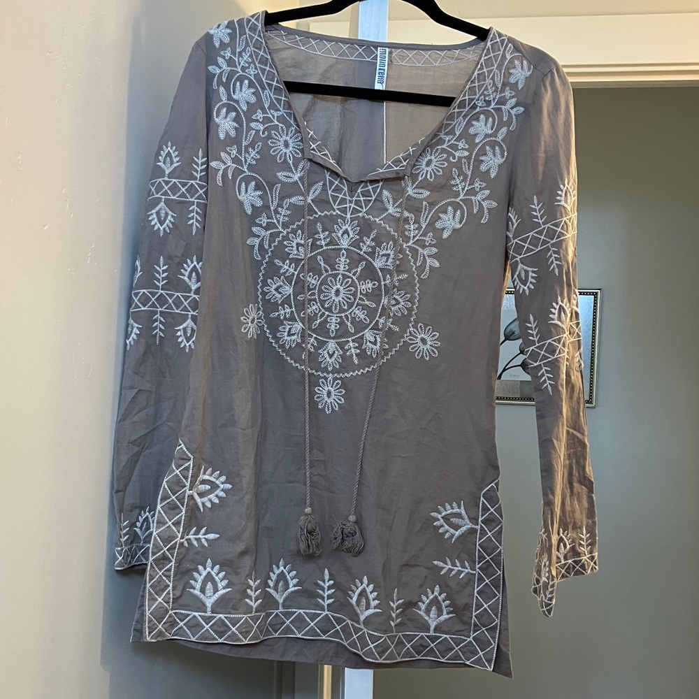 Monoreno Gray Tunic with White Embroidery